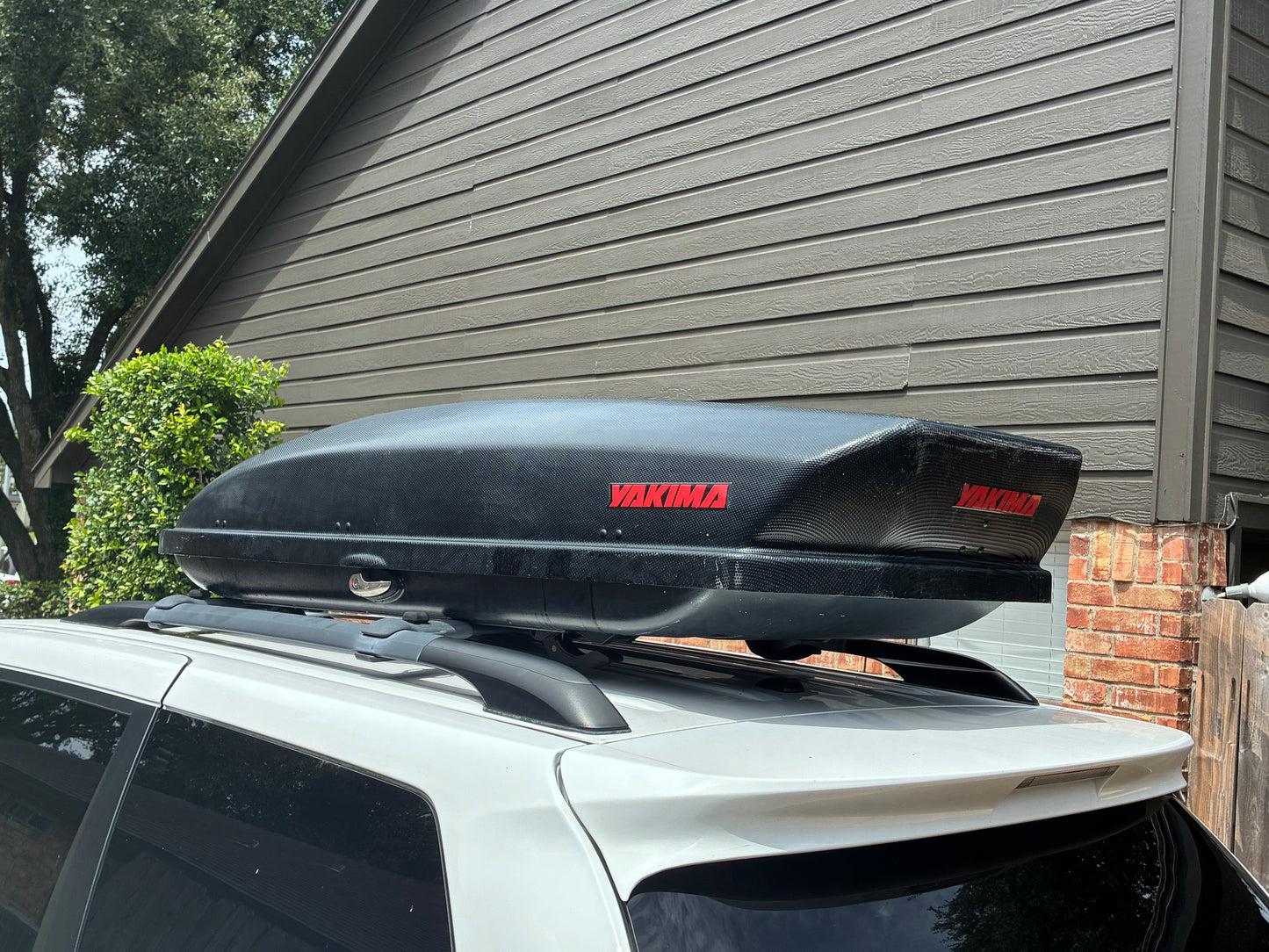 Yakima SkyBox 16 Carbonite - Rental Unit