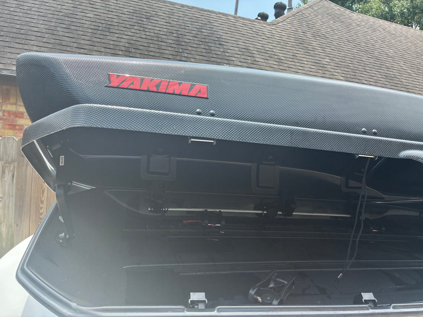 Yakima SkyBox 16 Carbonite - Rental Unit