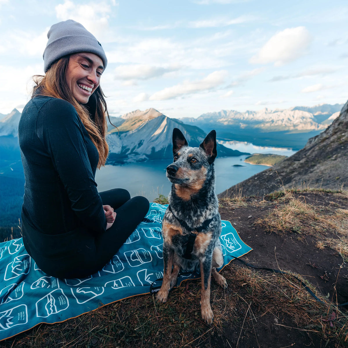 Ultralight Towel: Peaks of the World Teal Ocean